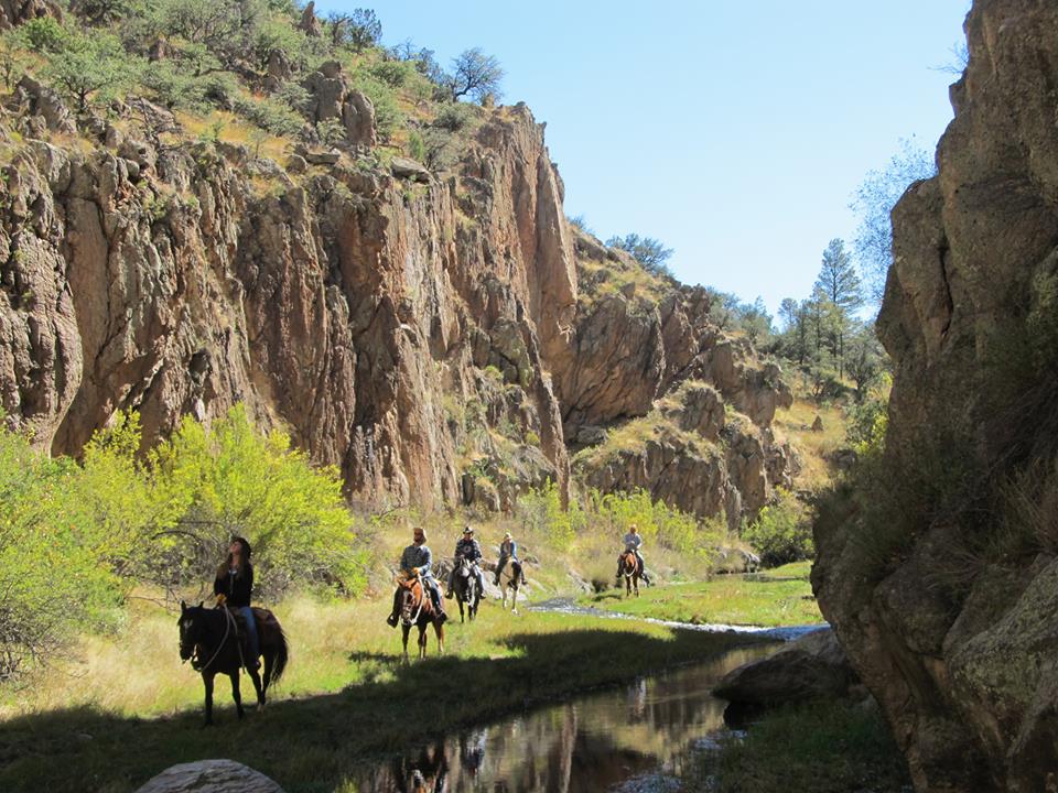 Featured image of post Luxury Dude Ranch New Mexico : Each year they canvas guests to have them vote for the 10 best ranches in several categories.