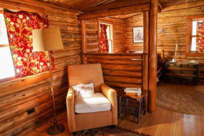 log cabin lodging at Darwin Ranch