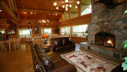 Western Pleasure loge great room