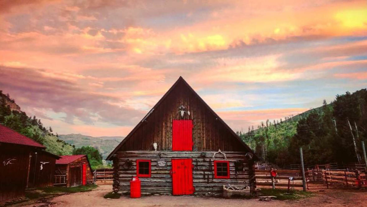 Barn at sunset at Drowsy Water Ranch